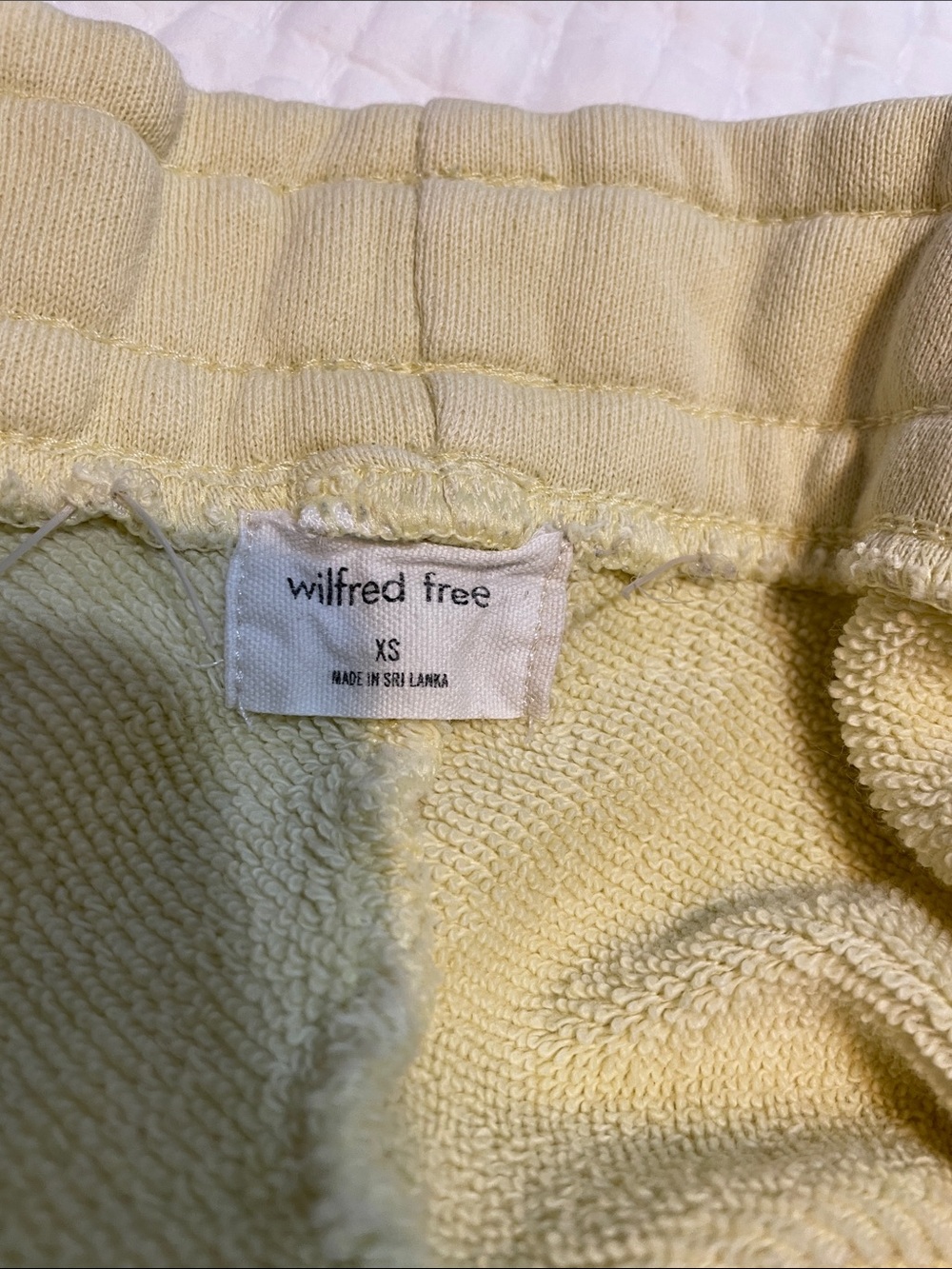 Aritzia Wilfred Pale Yellow Elastic Waist Athletic Shorts - size XS - Picture 3 of 4